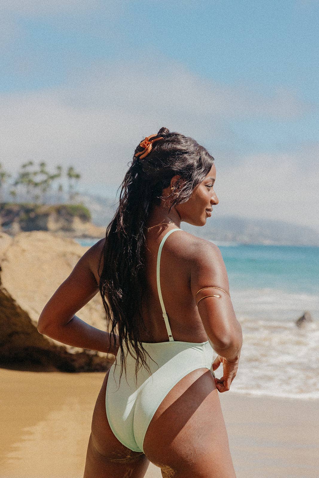 Kaxi Wavy Midi Hold Everything Claw