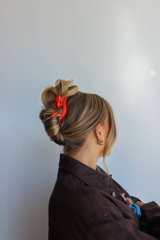 Kaxi Wavy Midi Hold Everything Claw