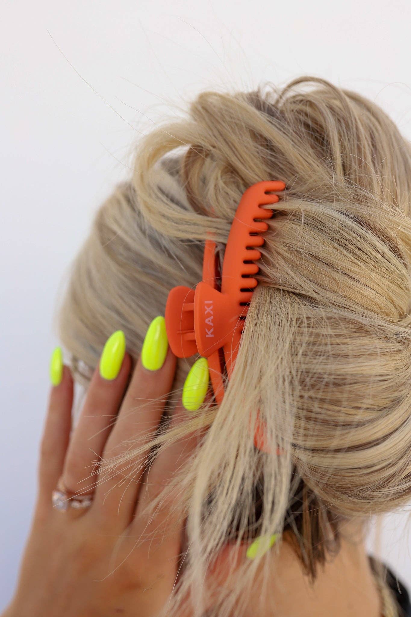 Matte Midi Hold Everything Claw Clip