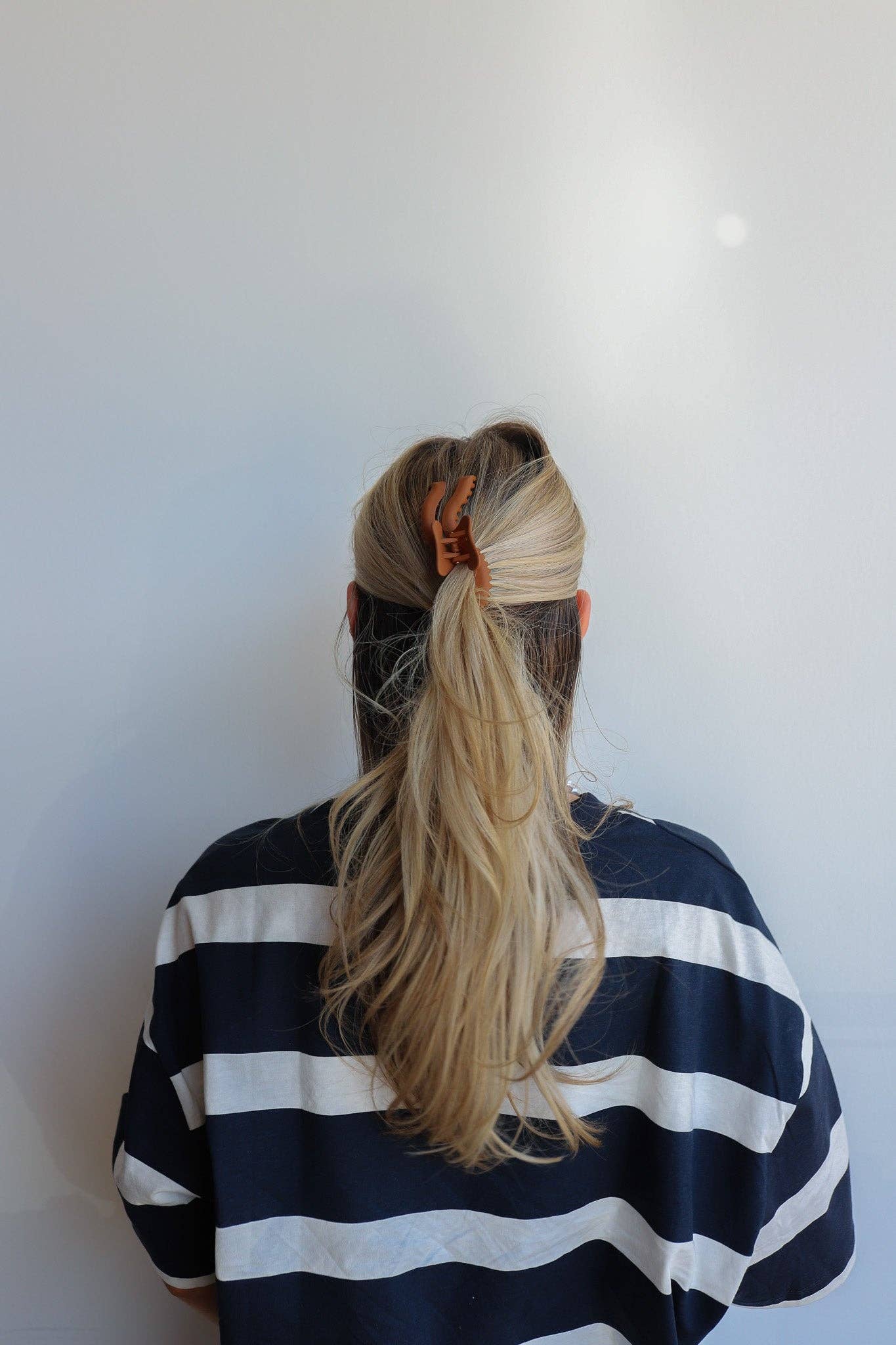 Kaxi Wavy Midi Hold Everything Claw