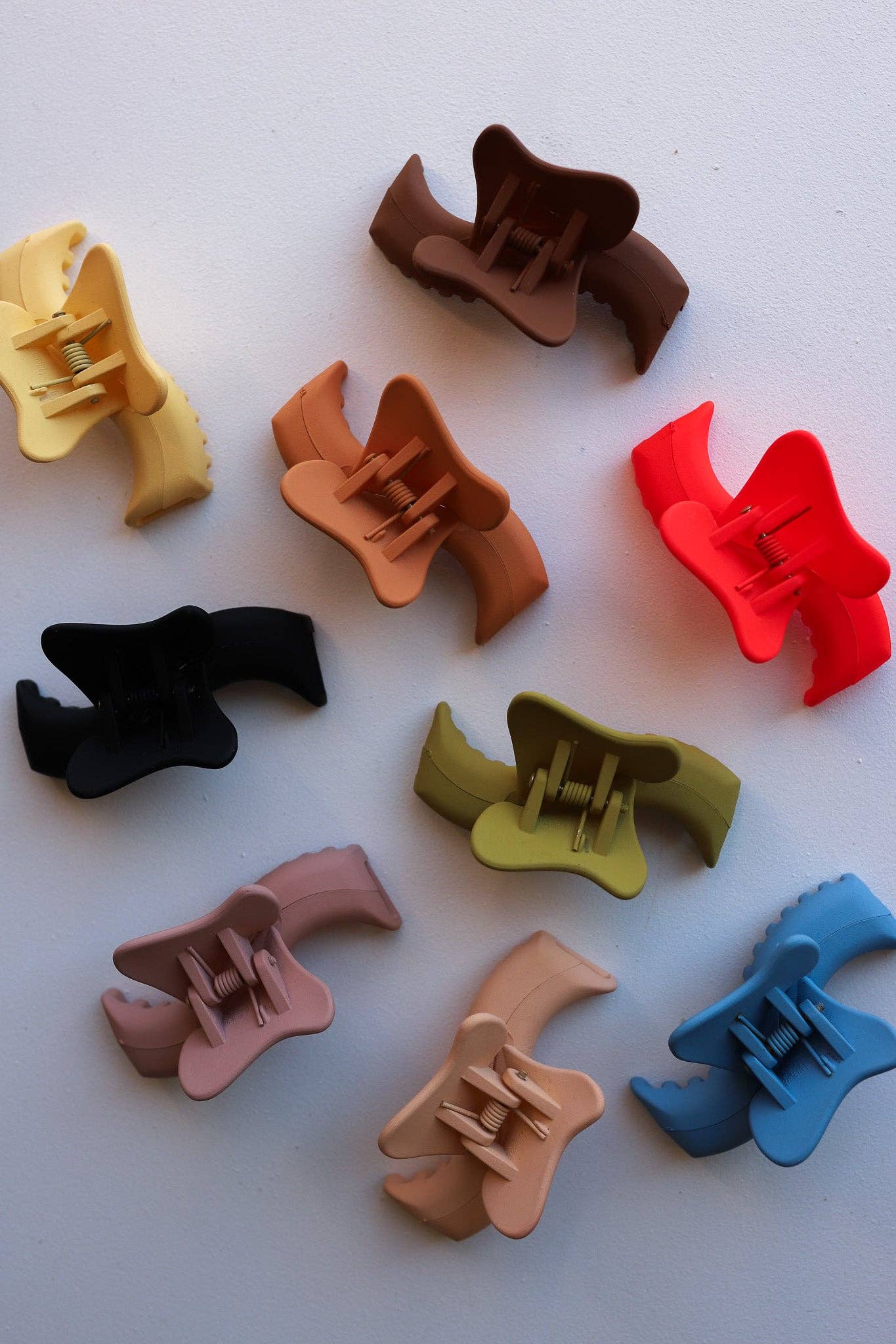 Kaxi Mini Wavy Hold Everything Claw Clip