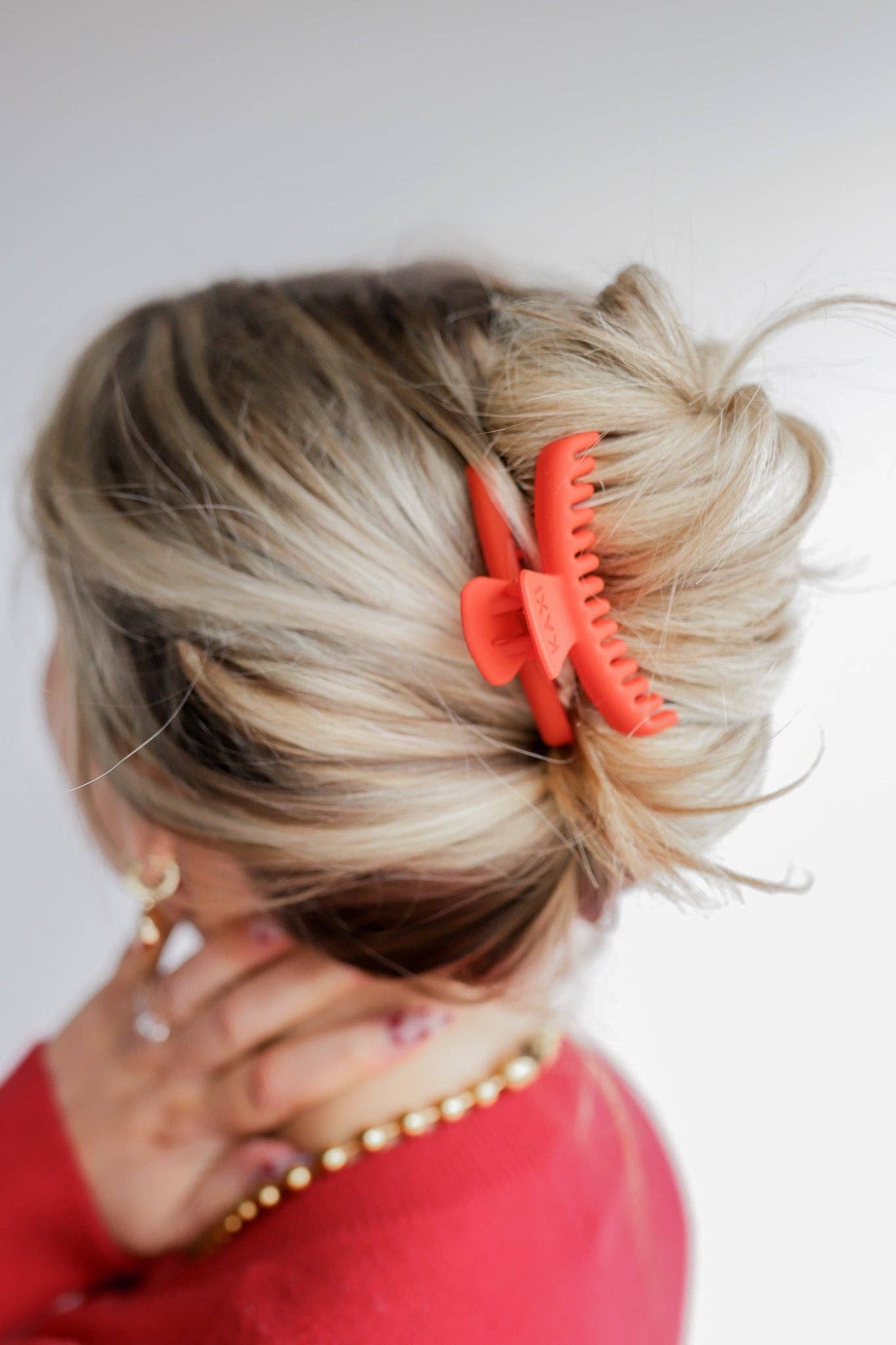 Matte Mini Hold Everything Claw Clip