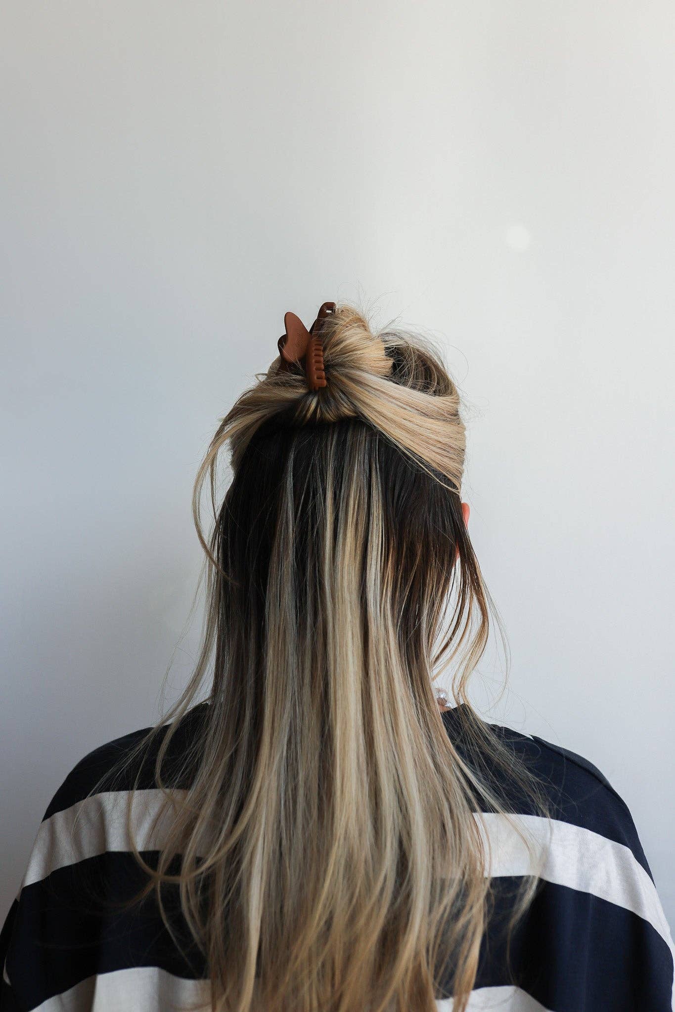 Kaxi Mini Wavy Hold Everything Claw Clip