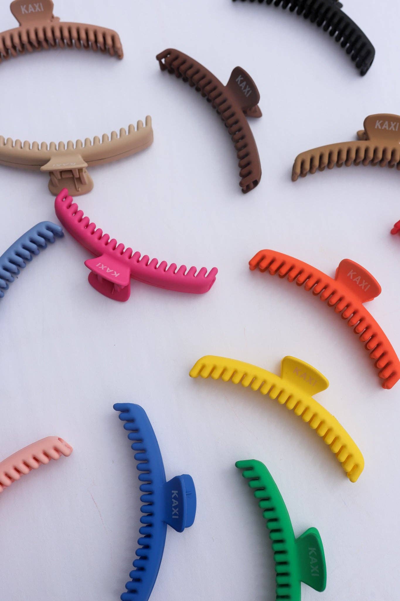 Matte Midi Hold Everything Claw Clip