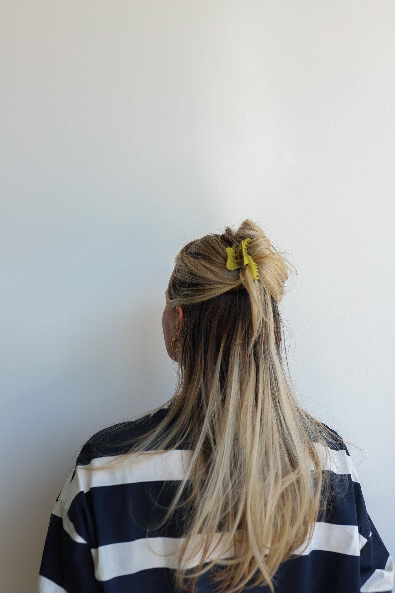 Kaxi Mini Wavy Hold Everything Claw Clip