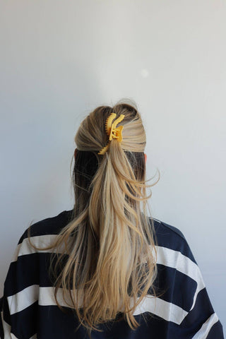 Kaxi Wavy Midi Hold Everything Claw
