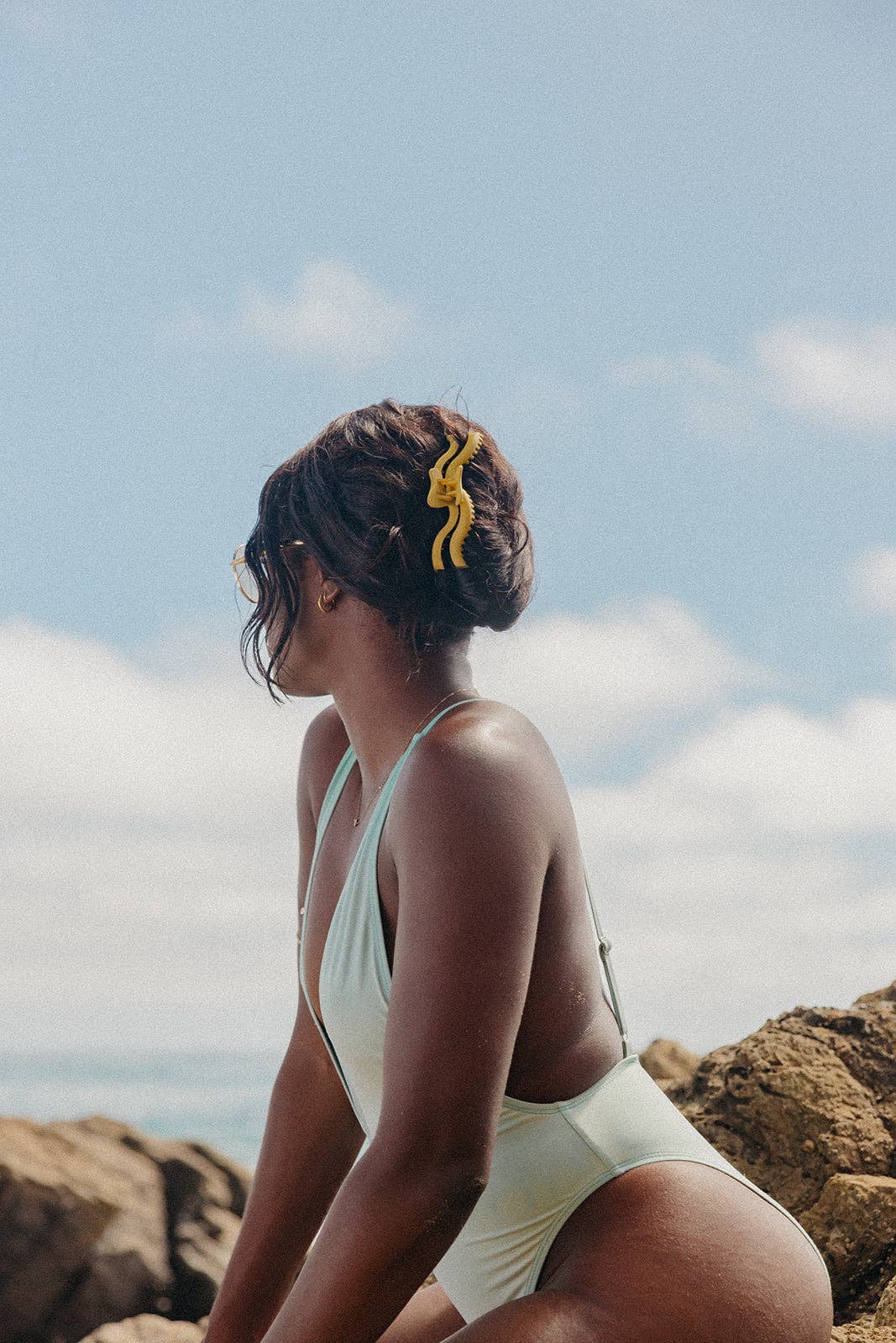 Kaxi Wavy Midi Hold Everything Claw