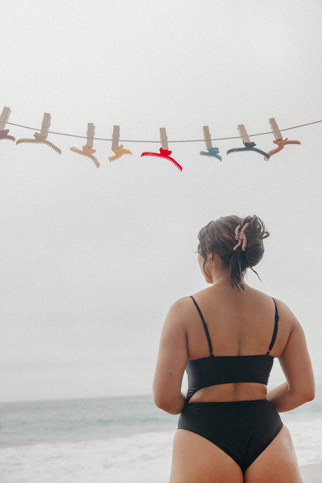 Kaxi Wavy Midi Hold Everything Claw