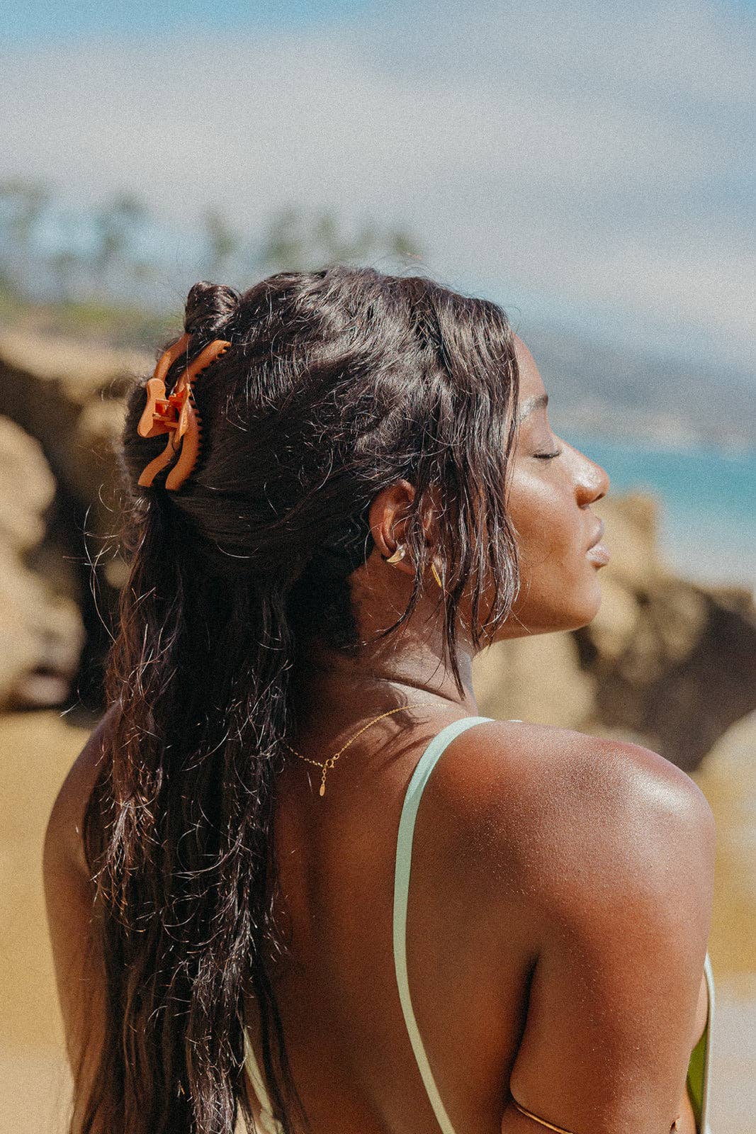 Kaxi Wavy Midi Hold Everything Claw