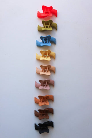 Kaxi Mini Wavy Hold Everything Claw Clip