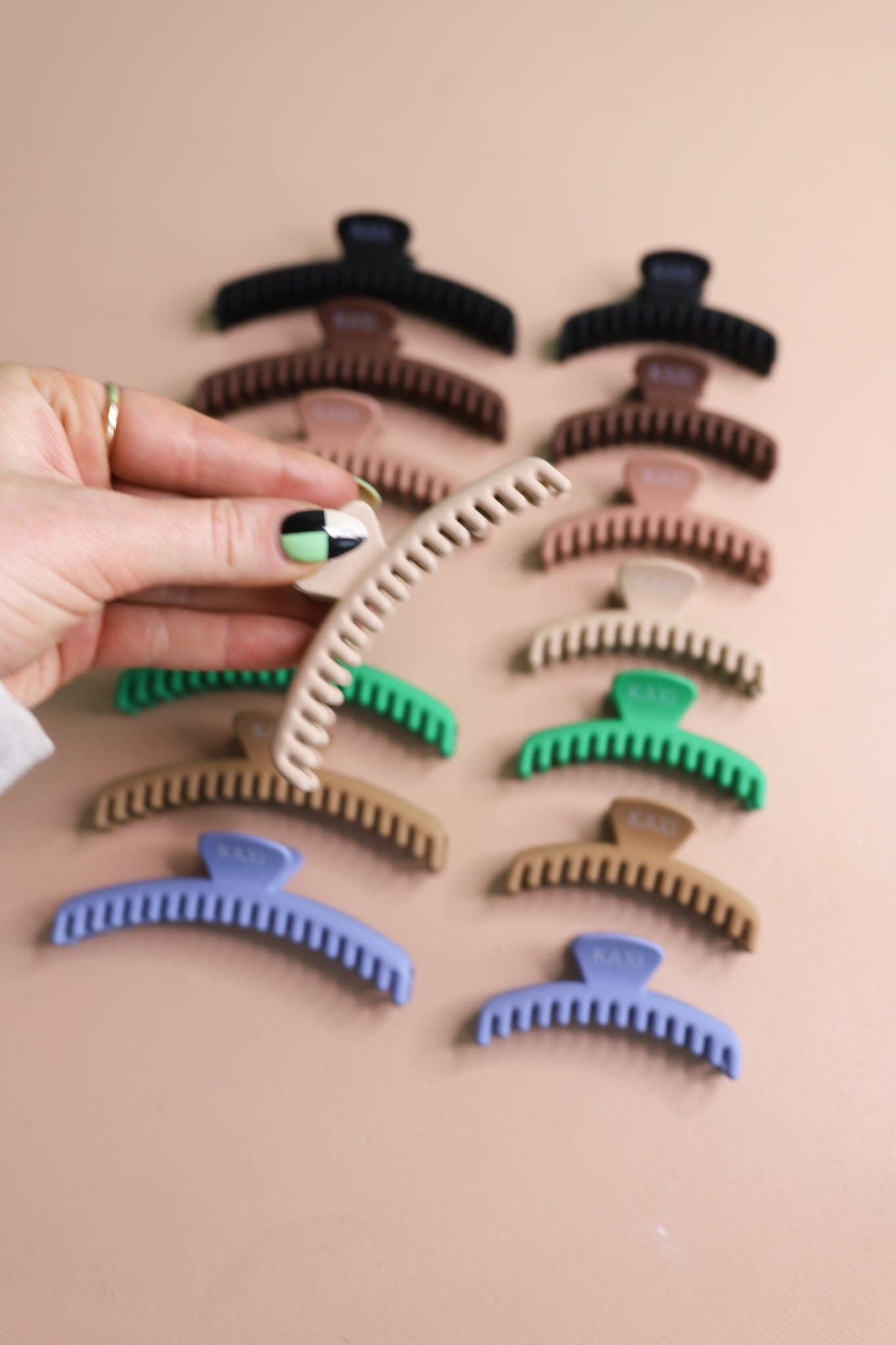 Matte Midi Hold Everything Claw Clip