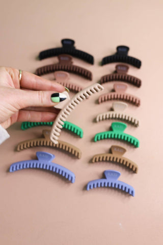 Matte Midi Hold Everything Claw Clip