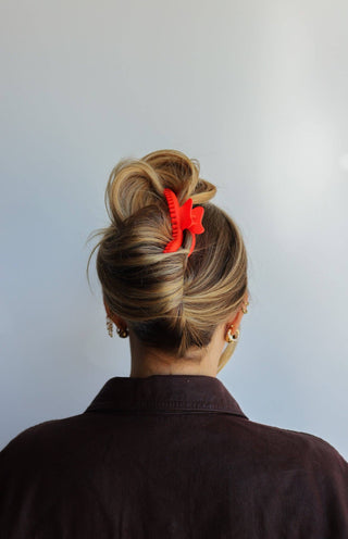 Kaxi Wavy Midi Hold Everything Claw