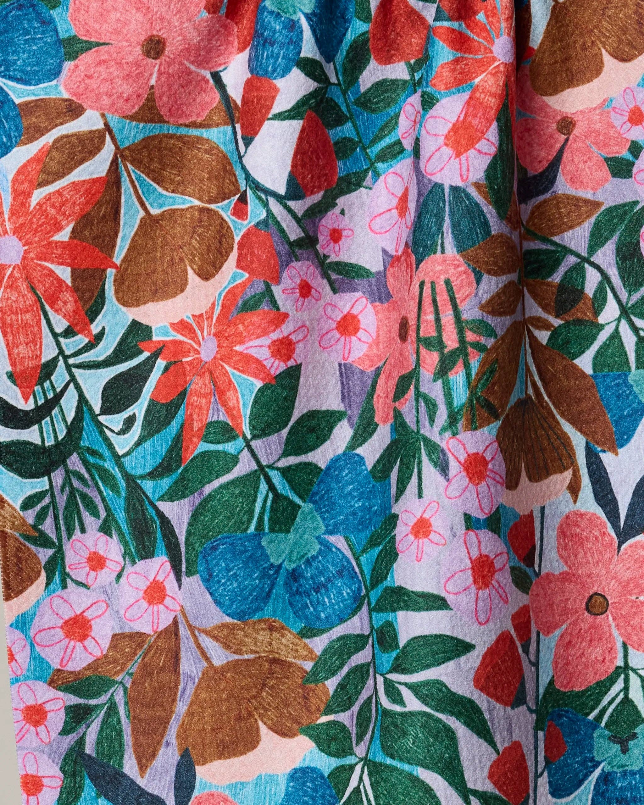 Close-up view Geometry Bloom Entangled tea towel with floral design made from quick-drying Geoweave fabric